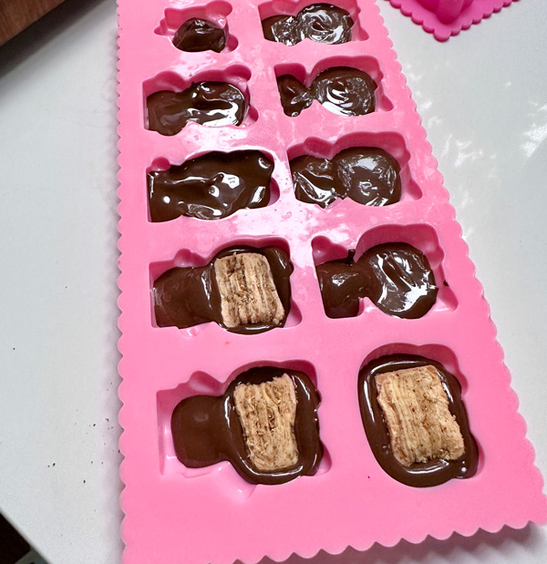 step 2 in making hello kitty butterfinger candies