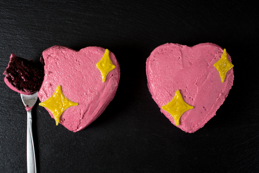 vegan sparkle heart emoji cake