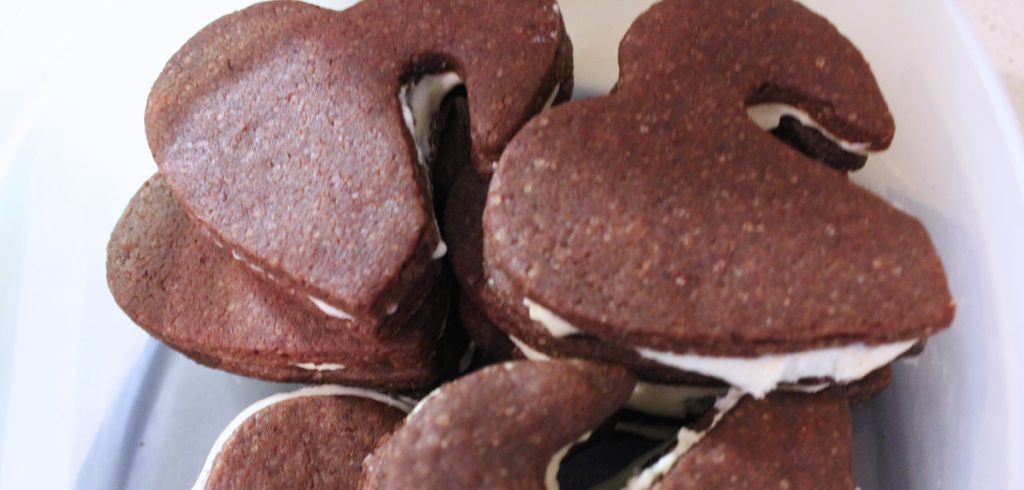 vegan Red Velvet cookie sandwiches