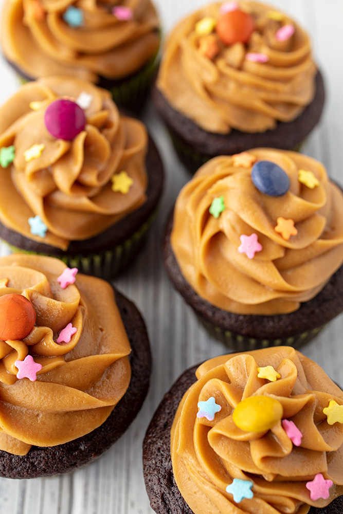 organic chocolate peanut butter vegan cupcakes