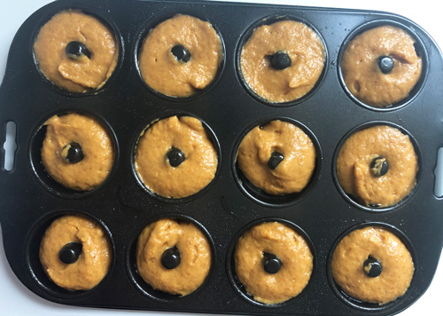 mini vegan pumpkin spice donuts ready for the oven