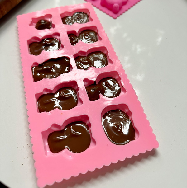 step 1 in making hello kitty butterfinger candies