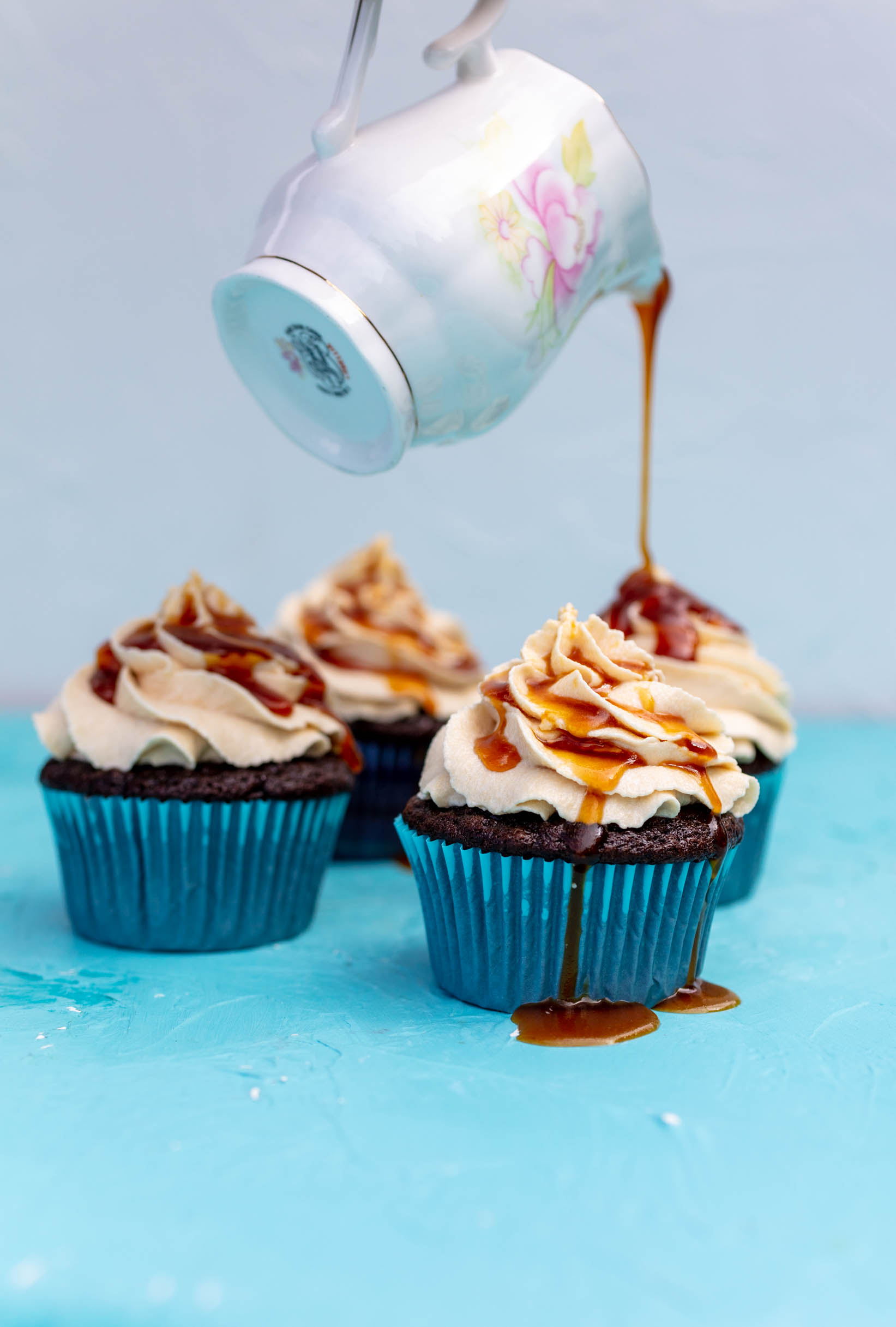 caramel drizzle cupcakes