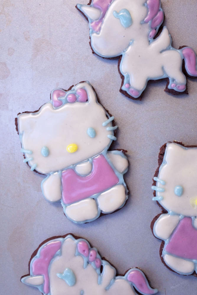 vegan hello kitty gingerbread cookies