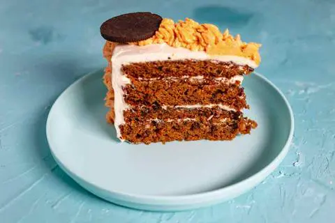vegan carrot cake slice