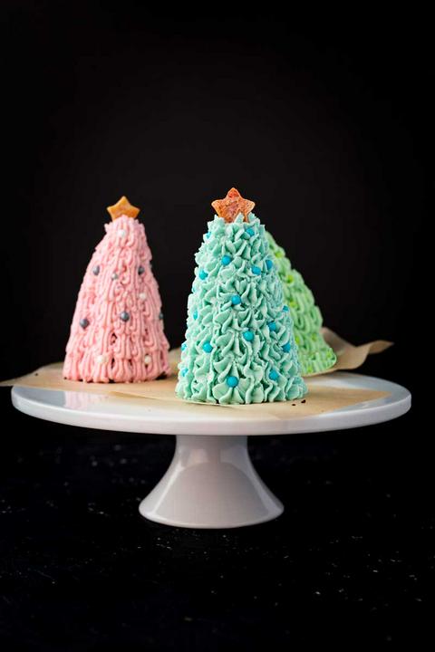 ULTIMATE Christmas tree cake (VIDEO) - Spatula Desserts