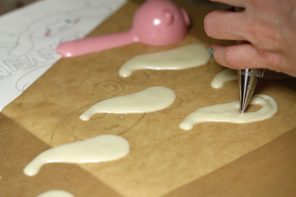 Drawing with vegan white chocolate