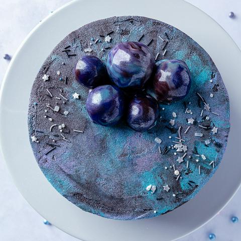Galaxy Themed Cake 🎂 Moist Chocolate with Marshmallow Buttercream  #themedbirthday #milestonebirthday #customcake … | Themed cakes, Galaxy cake,  Cute birthday cakes