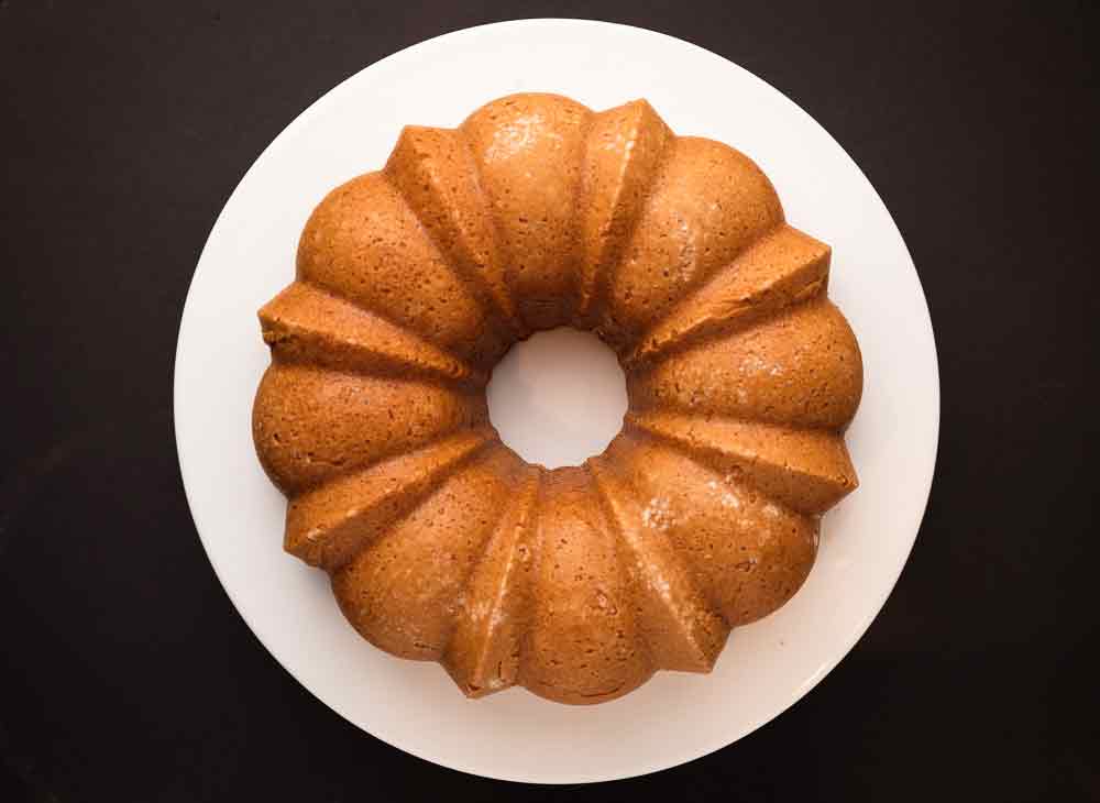 Vegan lemon bundt cake