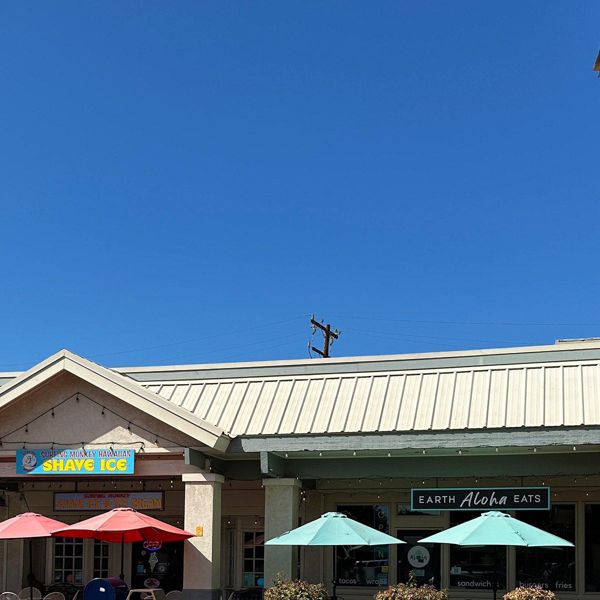 the front of the outside of Surfing Monkey Shave Ice and Earth Aloha Eats in Kihei in Maui.