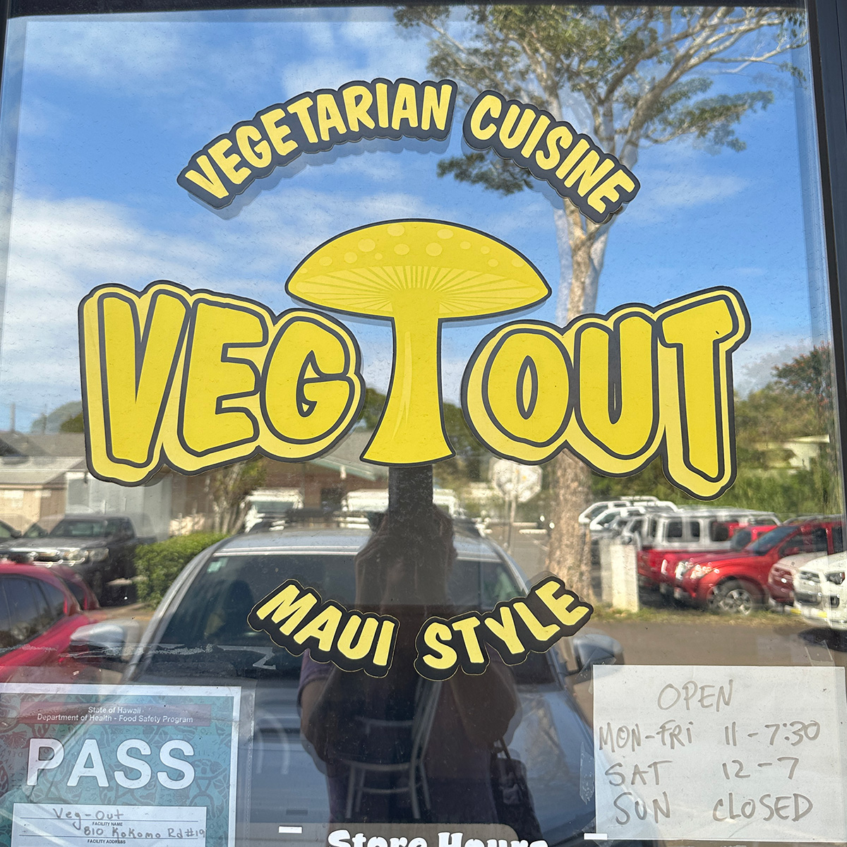 The front door of Veg Out with the hours listed as of February 2025 in Haiku in Maui.