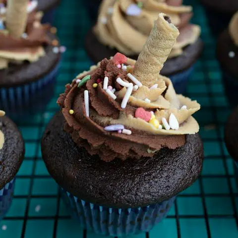 vegan mocha cupcakes with frosting