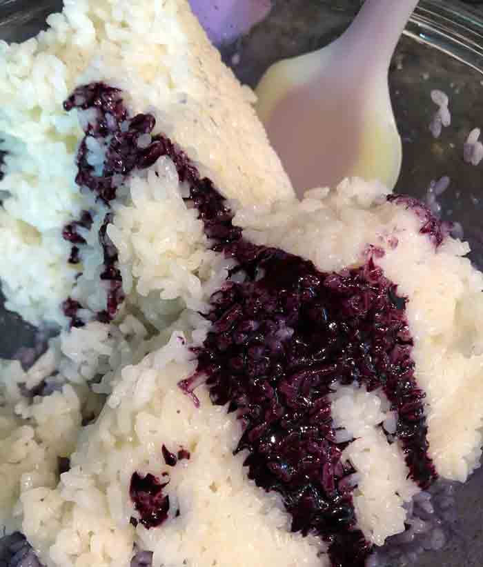 making purple sushi rice