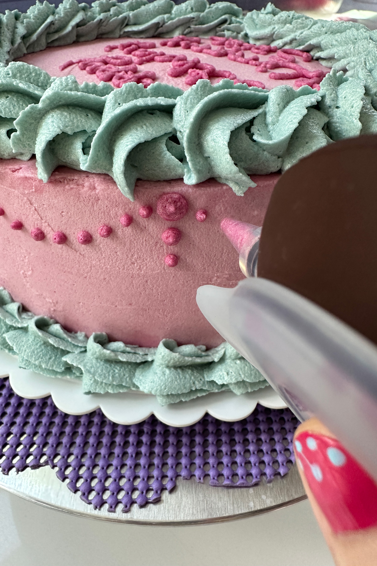 adding a vintage Victorian pattern to the sides of the pink nutella cake