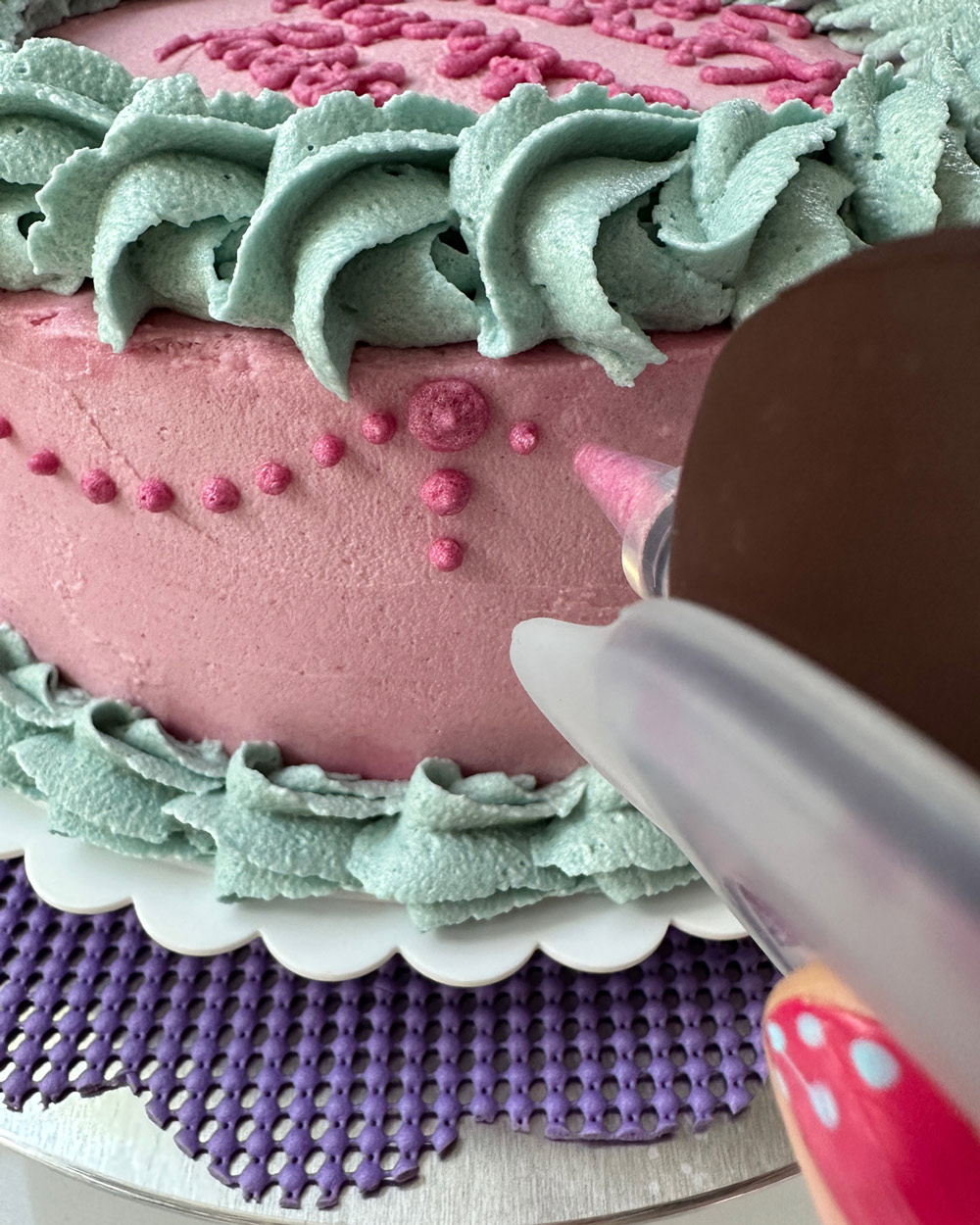 adding a vintage Victorian pattern to the sides of the pink nutella cake