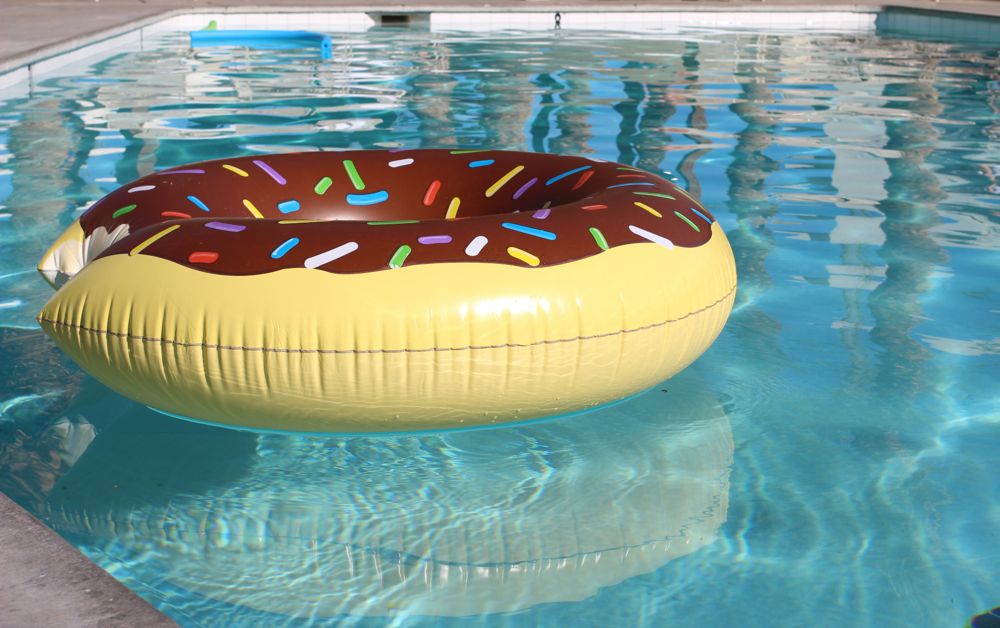 Donut pool toy
