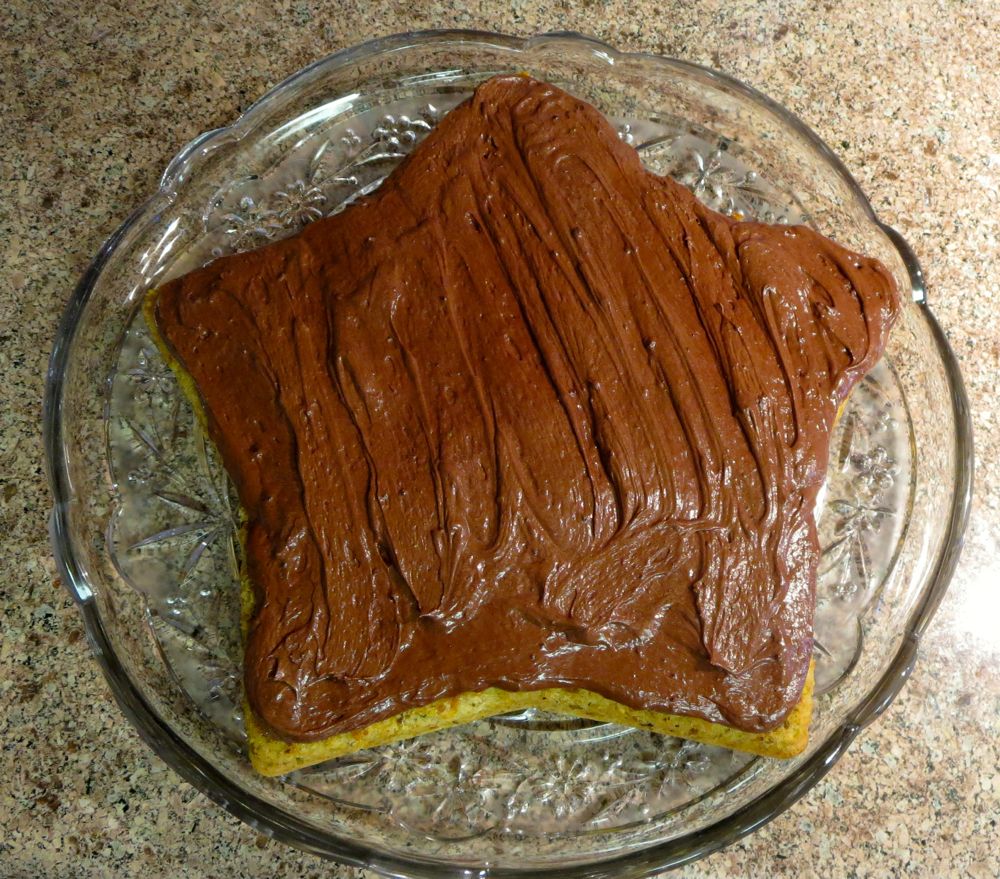 layering pistachio rose cake