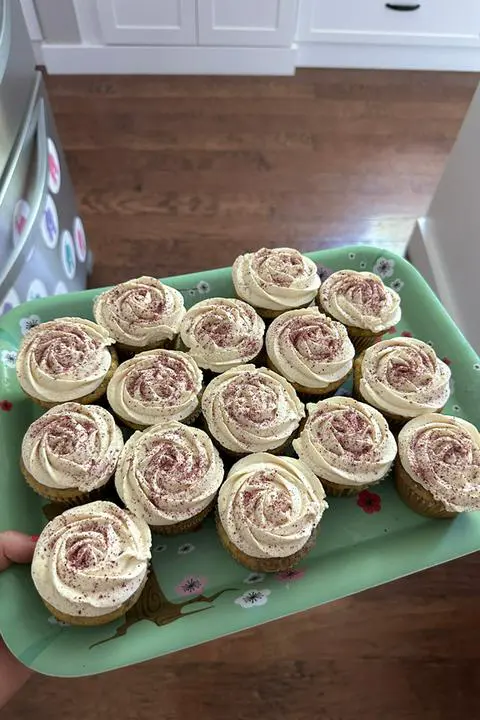 vegan rose pistachio cupcakes