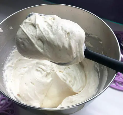 making the vegan cream filling