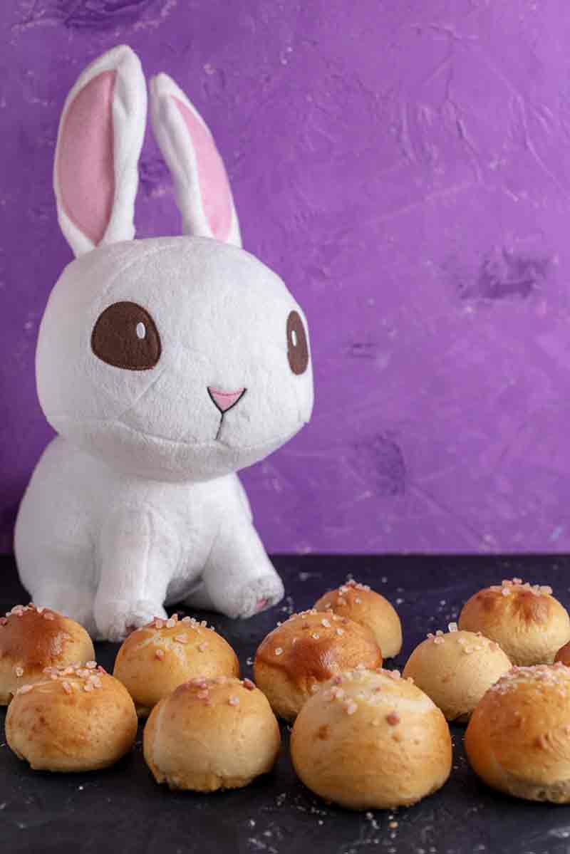 Vegan Stuffed Bunny Tail Pretzel Bites