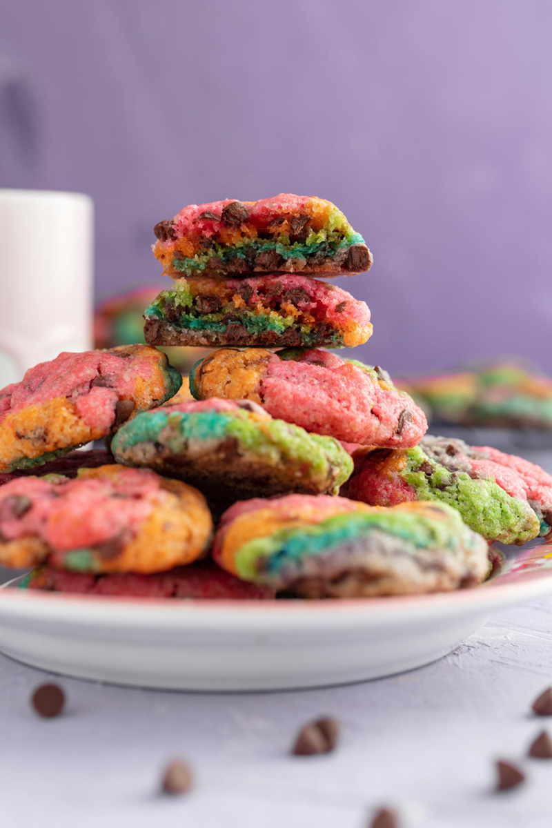 what the inside of the rainbow colored cookies looks like