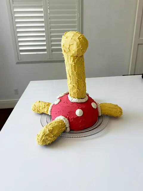 the shuckle cake with the white frosting added.